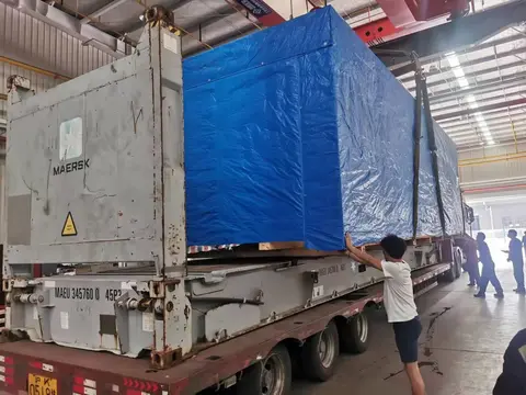 Packaging and loading specialist cargo