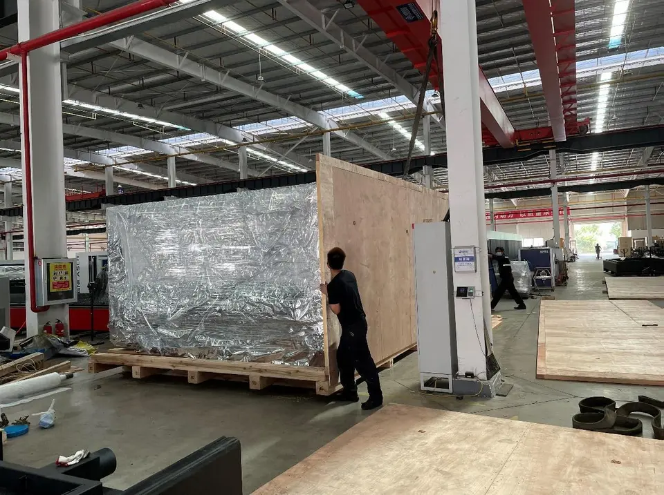 Cargo handling for cargo packaging consultation